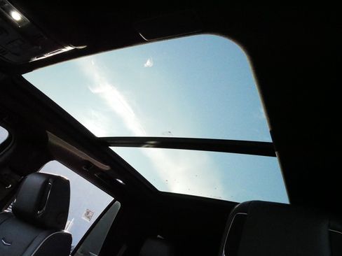 Certified 2023 Cadillac Escalade Premium Luxury image 33