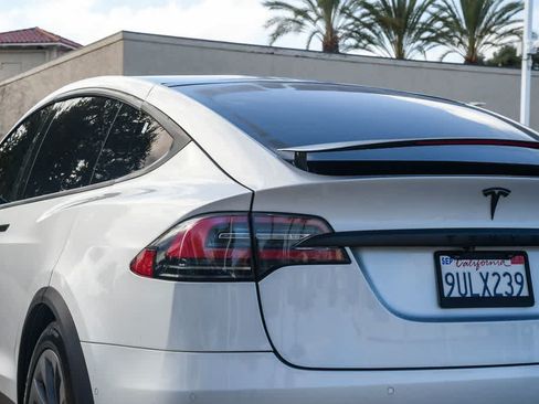 Used 2018 Tesla Model X 75D AWD/4WD image 6