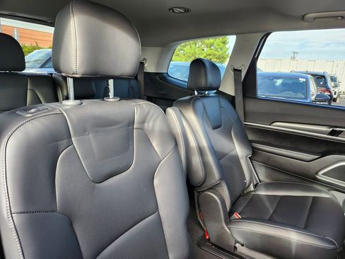 Used 2022 Kia Telluride S image 18