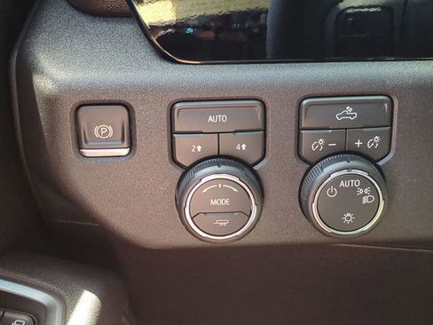 Certified 2026 Chevrolet Silverado 1500 LT AWD/4WD image 18