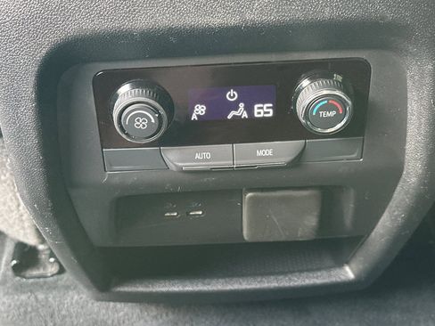 Used 2024 Chevrolet Traverse LT image 15