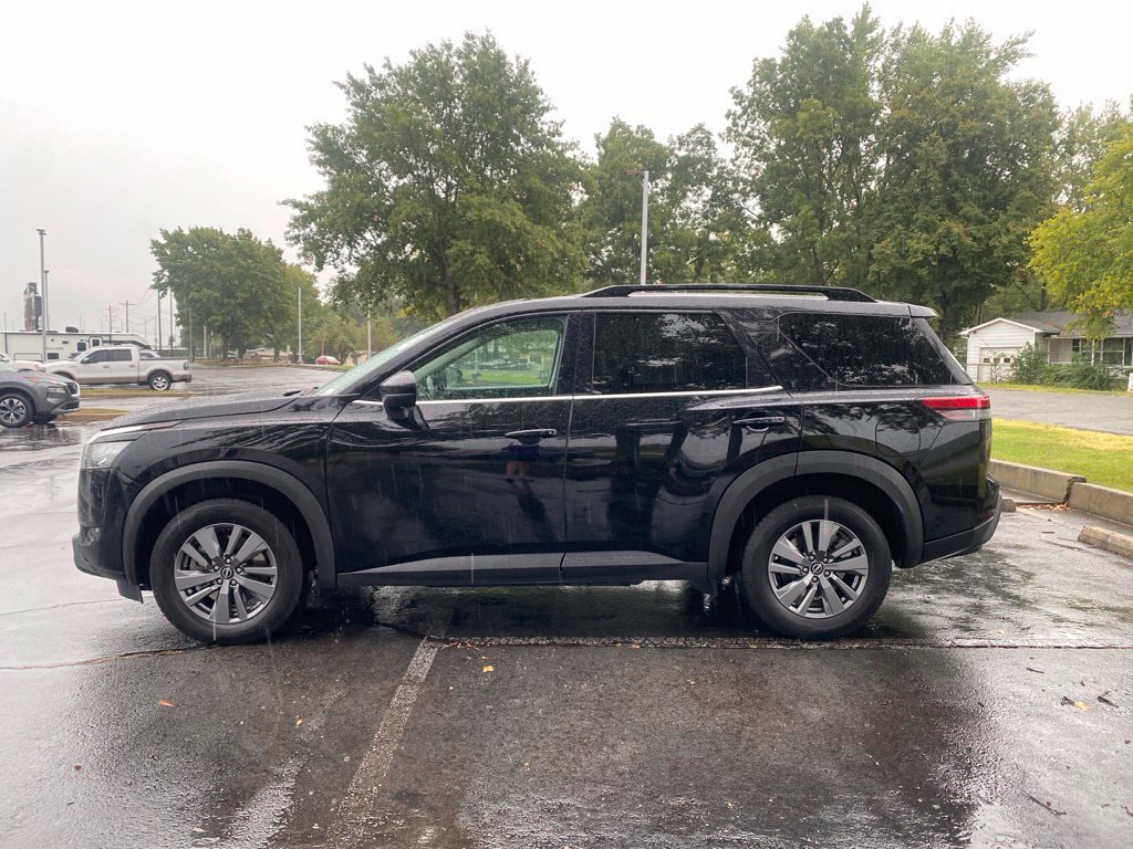 Used 2025 Nissan Pathfinder SV FWD image 4