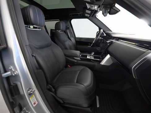 Used 2023 Land Rover Range Rover SE image 14