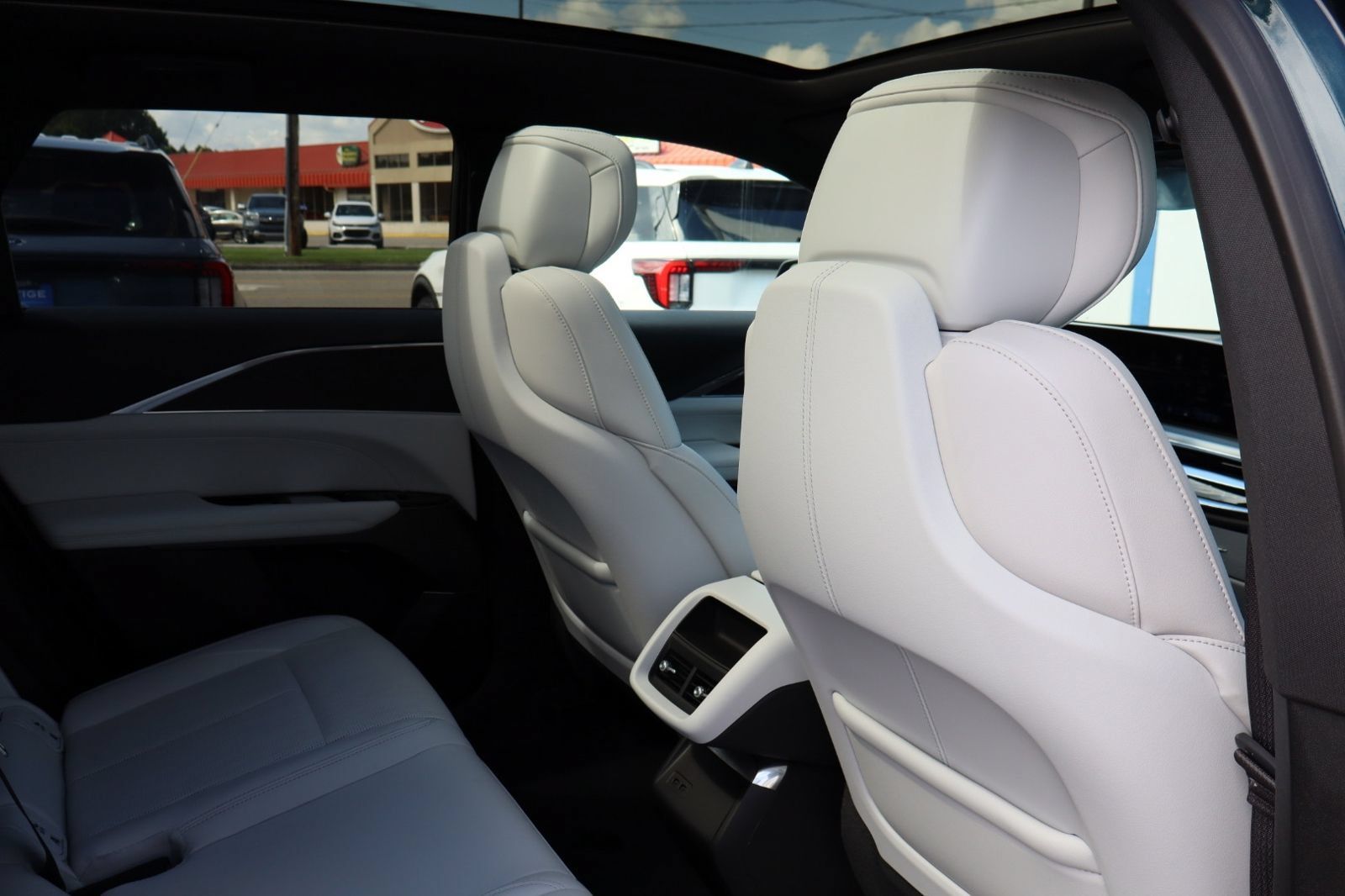 Used 2024 Cadillac Lyriq Luxury AWD/4WD image 43