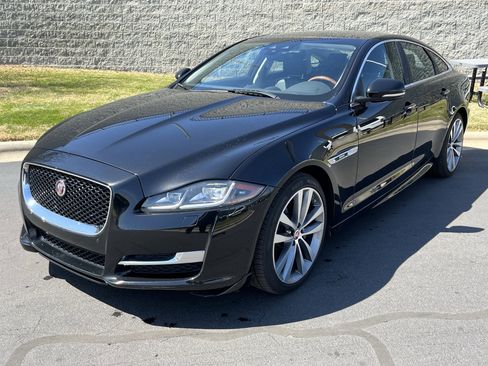 Used 2019 Jaguar XJ R-Sport image 2