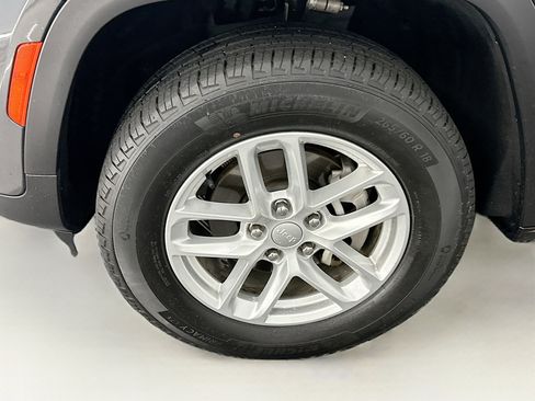Used 2023 Jeep Grand Cherokee Laredo X AWD/4WD image 11