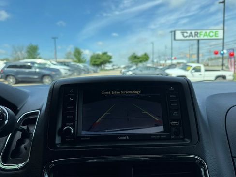 Used 2017 Dodge Grand Caravan SXT FWD image 38
