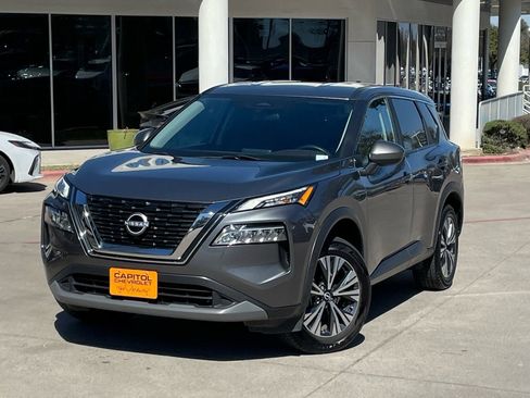 Used 2023 Nissan Rogue SV image 7