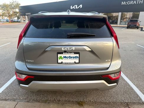 Used 2024 Kia Niro EX FWD image 5