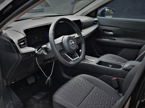 Used 2025 Nissan Kicks SV FWD image 12