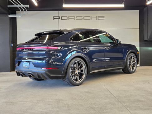 Certified 2024 Porsche Cayenne Turbo GT AWD/4WD image 6