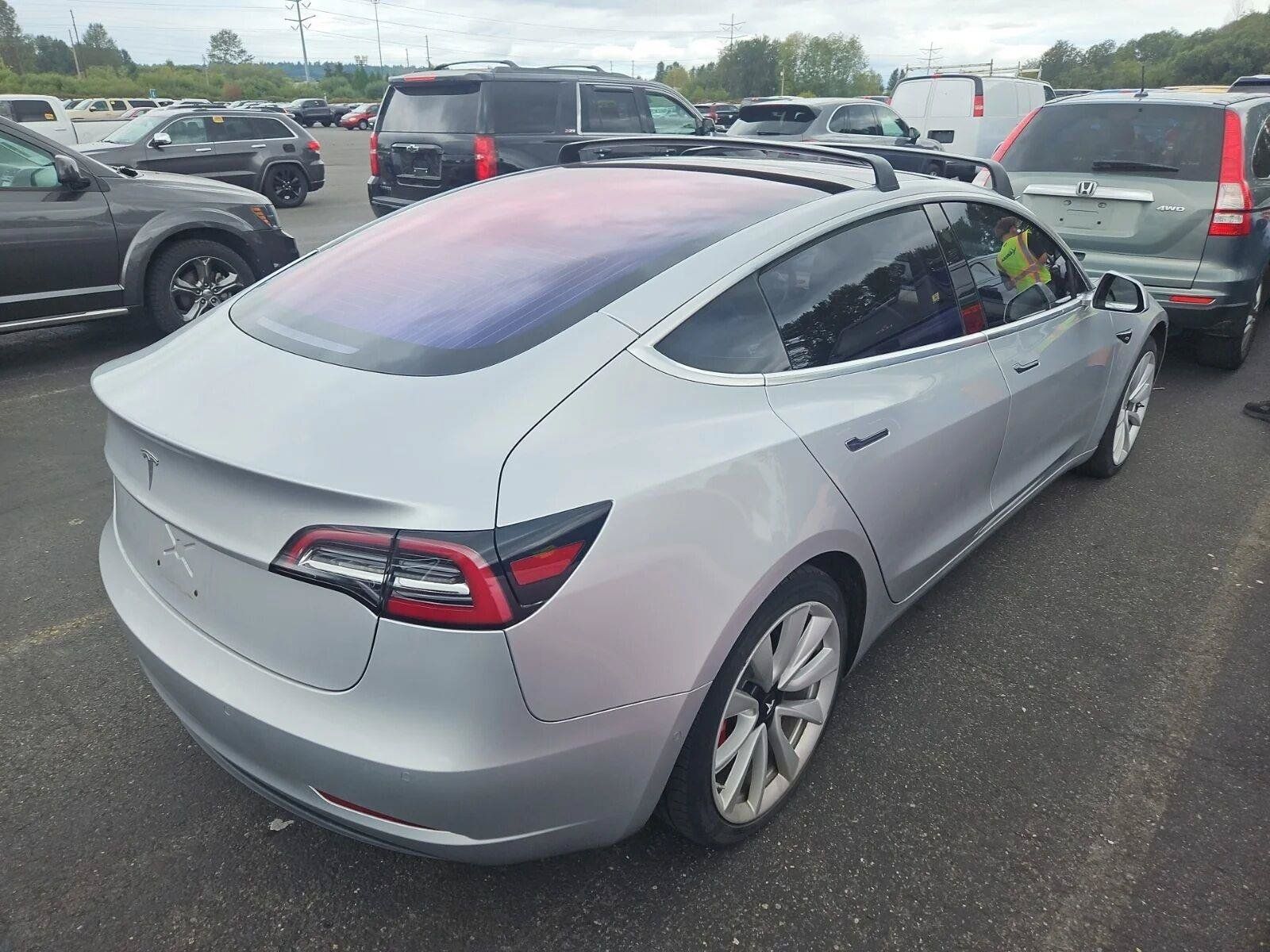 Used 2018 Tesla Model 3 Long Range RWD image 7
