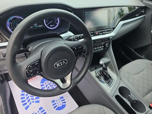 Used 2020 Kia Niro LX FWD image 14