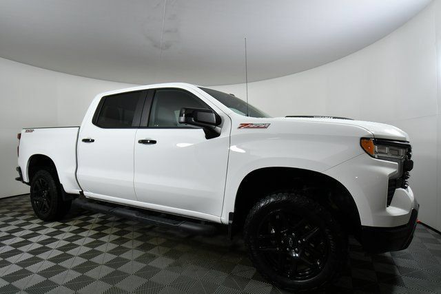 Used 2025 Chevrolet Silverado 1500 LT Trail Boss w/ Convenience Package II AWD/4WD image 9