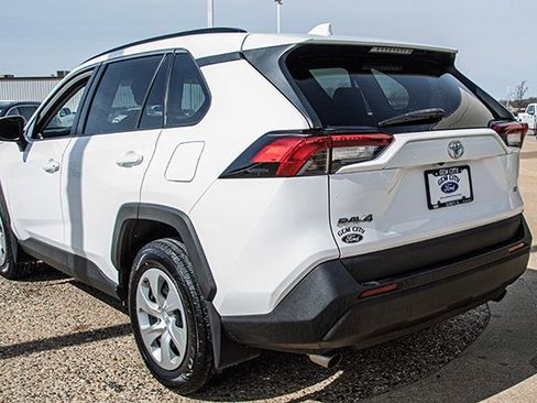 Used 2019 Toyota RAV4 LE image 3