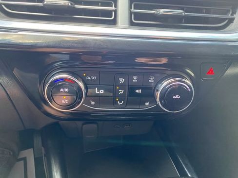 Used 2025 Chevrolet Trax RS w/ Driver Confidence Package FWD image 19