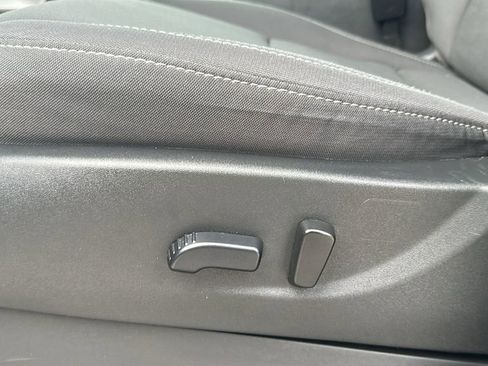 Used 2024 Nissan Frontier SV image 13