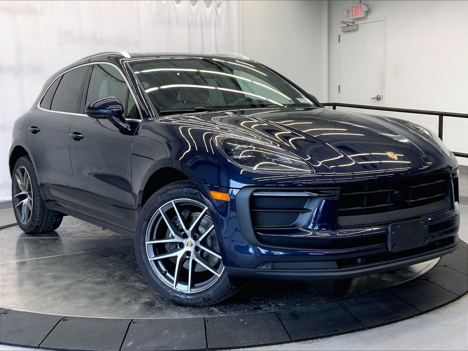 Certified 2023 Porsche Macan AWD/4WD image 9