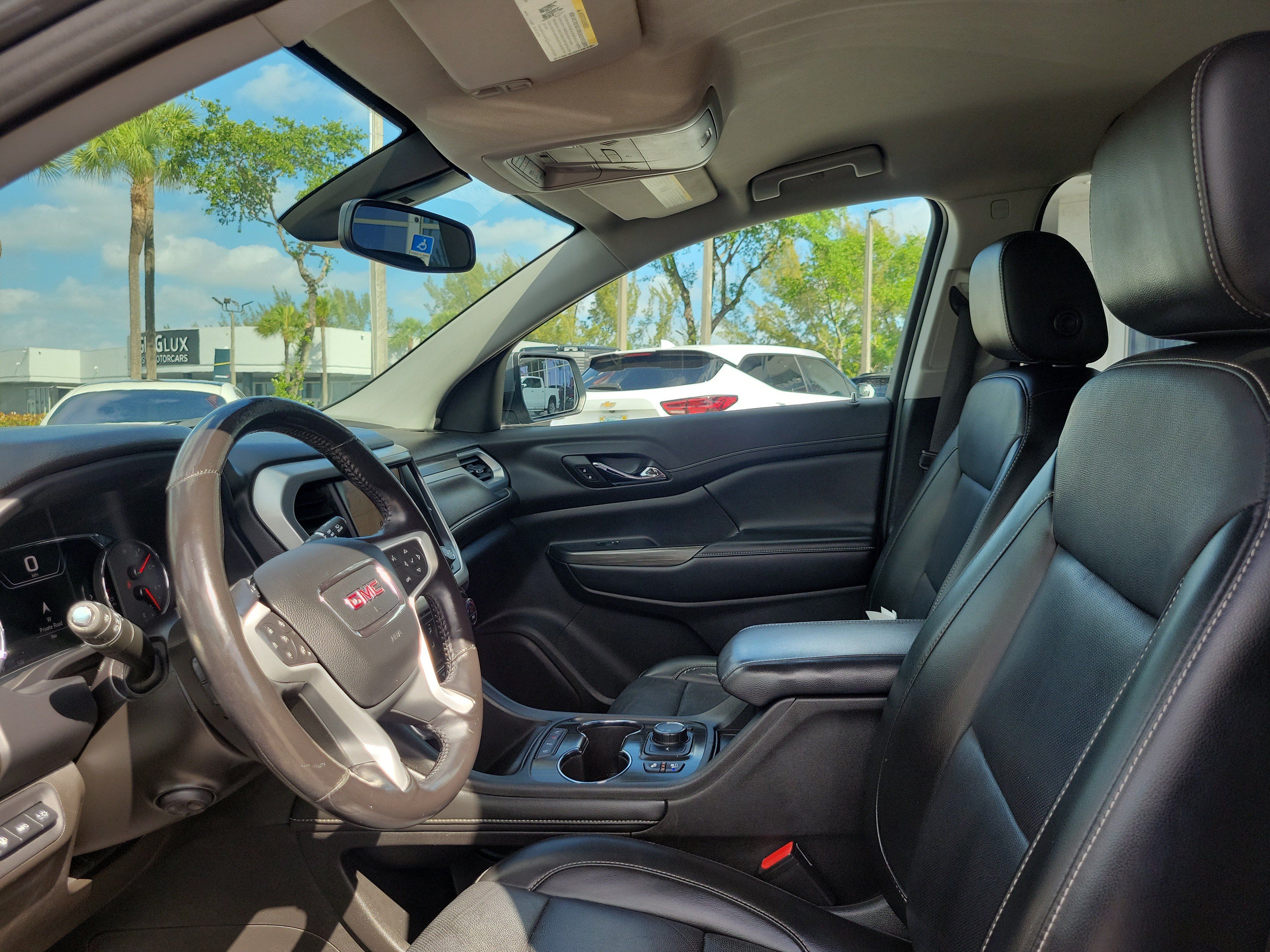 Used 2022 GMC Acadia SLT w/ Technology Package FWD image 9