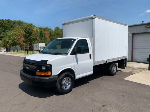 Used 2017 Chevrolet Express 3500 RWD image 7