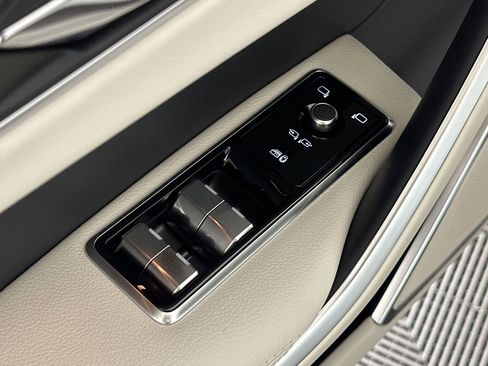 Used 2026 Jaguar F-PACE R-Dynamic S image 21