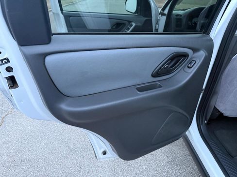 Used 2005 Ford Escape XLT image 17