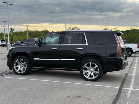 Used 2018 Cadillac Escalade Premium Luxury AWD/4WD image 3