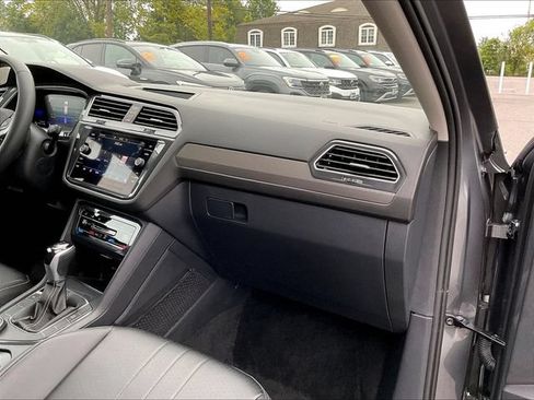 Used 2024 Volkswagen Tiguan SE w/ Panoramic Sunroof Package AWD/4WD image 21