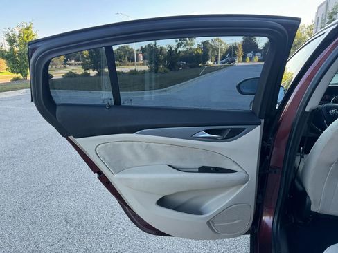 Used 2018 Buick Regal Preferred w/ Sights and Sounds Package image 16