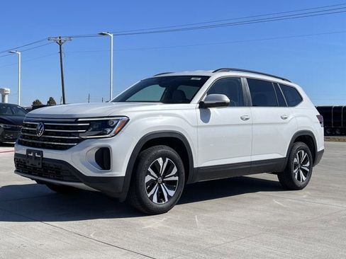 New 2026 Volkswagen Atlas SE image 2