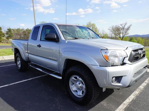 Used 2012 Toyota Tacoma PreRunner w/ SR5 Pkg image 3