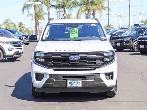Certified 2025 Ford Expedition Active AWD/4WD image 2