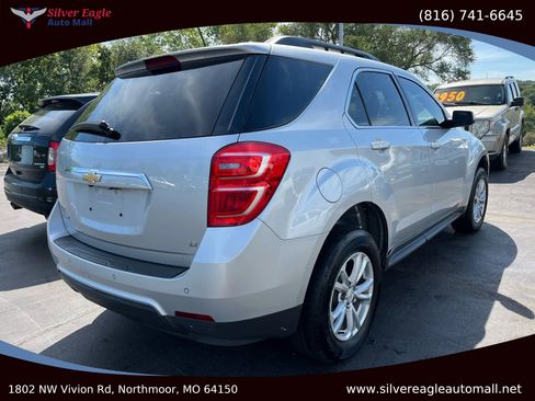 Used 2017 Chevrolet Equinox LT w/ Convenience Package image 4