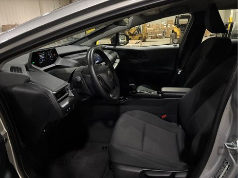 Certified 2026 Toyota Prius LE FWD image 7