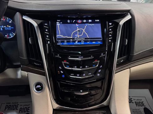 Used 2018 Cadillac Escalade ESV Premium Luxury AWD/4WD image 29