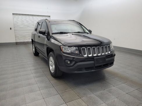 Used 2017 Jeep Compass Latitude FWD image 13
