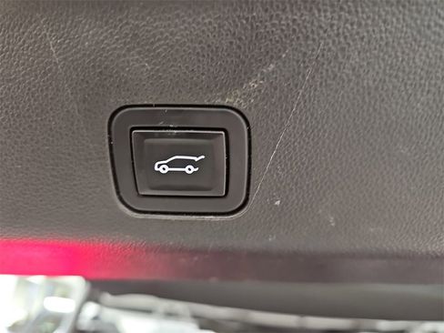 Used 2022 Cadillac Escalade Sport Platinum w/ LPO, ONYX Package image 18