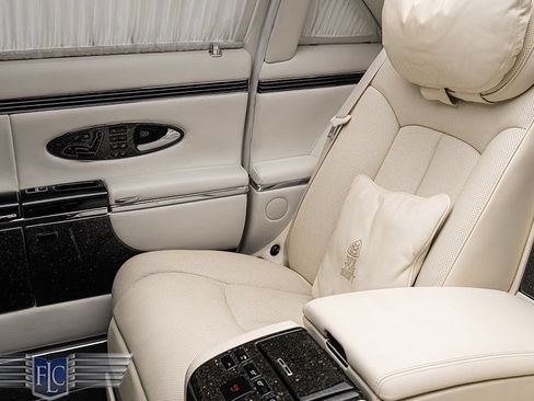Used 2009 Maybach 62 S RWD image 9