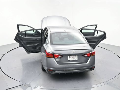Used 2024 Nissan Altima 2.5 SV FWD image 24