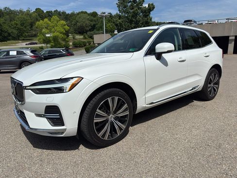 Used 2022 Volvo XC60 B5 Inscription w/ Advanced Package AWD/4WD image 3