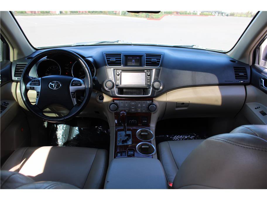 Used 2013 Toyota Highlander Limited AWD/4WD image 10