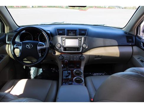 Used 2013 Toyota Highlander Limited AWD/4WD image 10