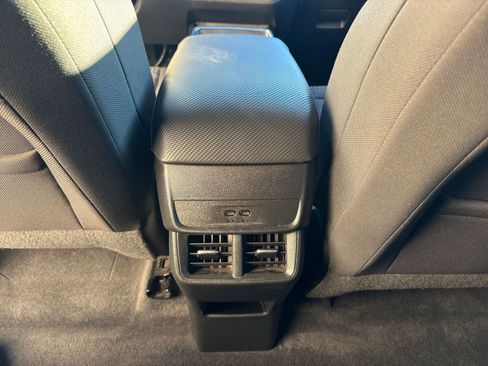 Used 2025 Chevrolet Equinox LT image 24