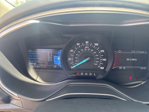 Used 2020 Ford Fusion SE image 13