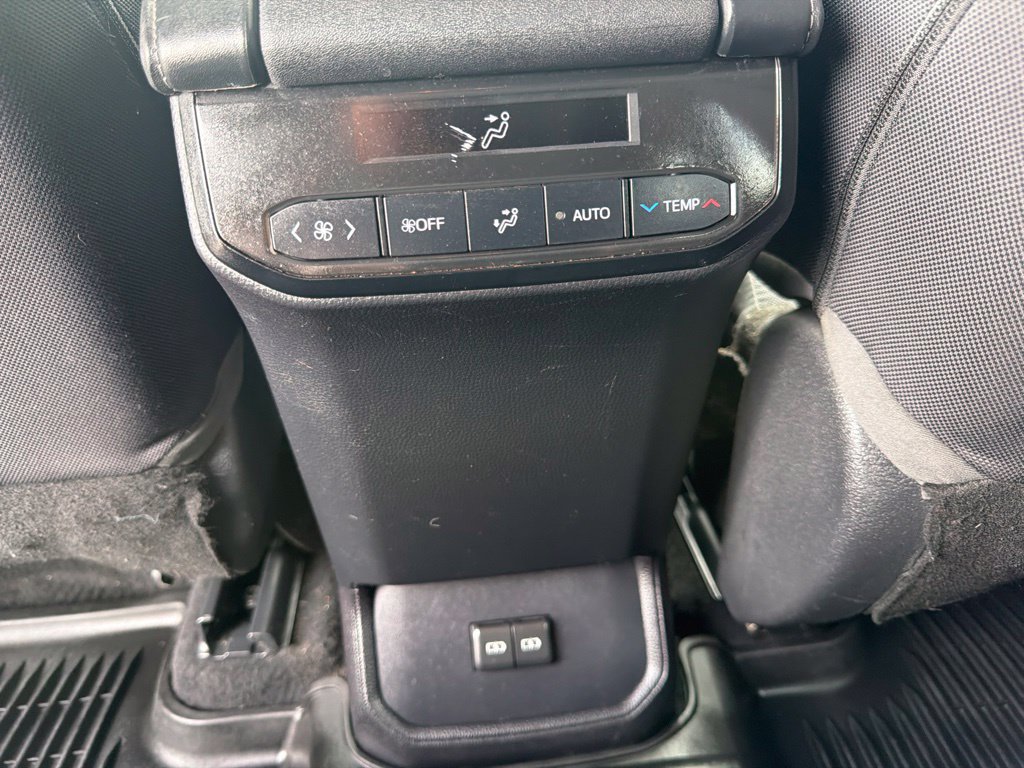 Used 2022 Toyota Highlander LE w/ Protection Package #3 (TMS) AWD/4WD image 16