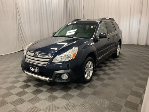 Used 2013 Subaru Outback 2.5i Limited w/ Moonroof Pkg AWD/4WD image 4