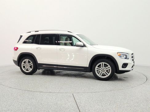 Used 2023 Mercedes-Benz GLB 250 image 4