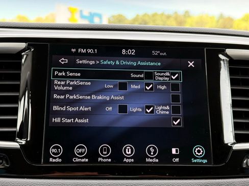 Used 2018 Chrysler Pacifica Touring Plus FWD image 43