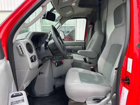 Used 2026 Ford E-350 and Econoline 350 Super Duty w/ Interior Upgrade Package image 16