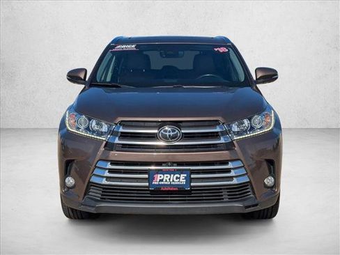 Used 2018 Toyota Highlander Limited Platinum image 2